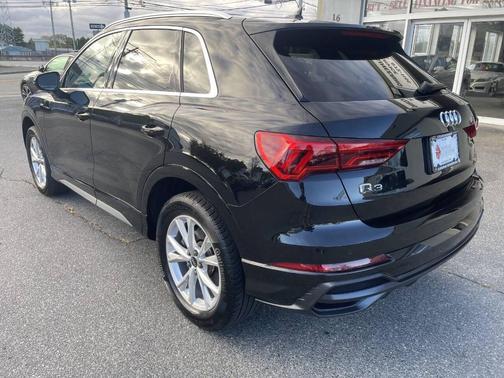 2022 Audi Q3 45 S line Premium