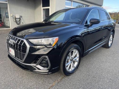 2022 Audi Q3 45 S line Premium
