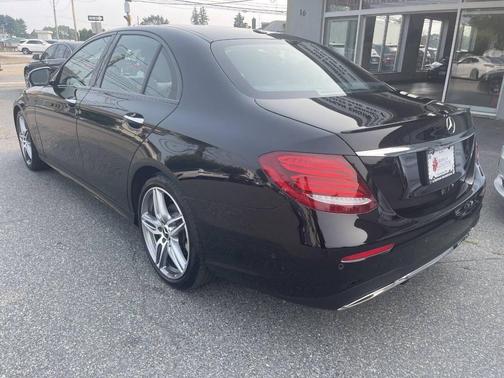 2017 Mercedes-Benz E-Class E 300 4dr Sedan
