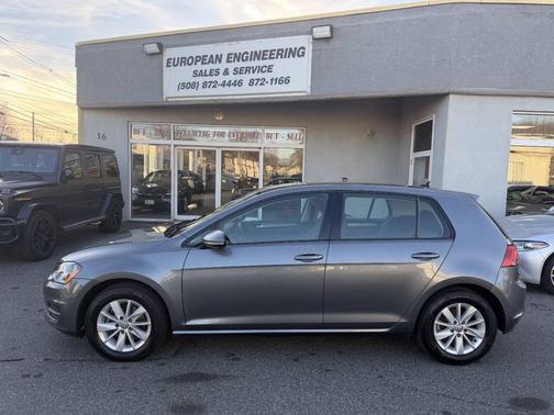 2017 Volkswagen Golf TSI S 4-Door