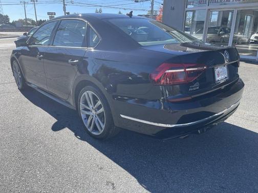 2018 Volkswagen Passat 2.0T R-Line