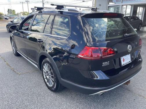 2017 Volkswagen Golf Alltrack TSI S