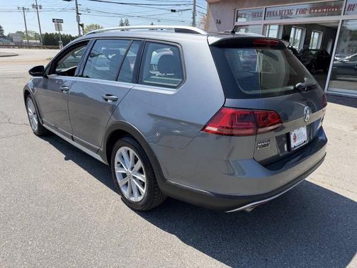 Gray 2017 Volkswagen Golf Alltrack TSI S