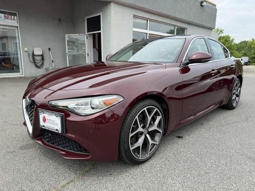 Monza Red Metallic 2019 Alfa Romeo Giulia Base