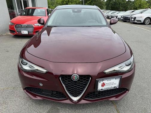 Monza Red Metallic 2019 Alfa Romeo Giulia Base