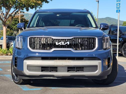 Midnight 2023 Kia Telluride EX