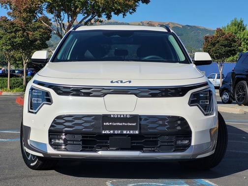 Snow White Pearl 2024 Kia Niro EV Wave