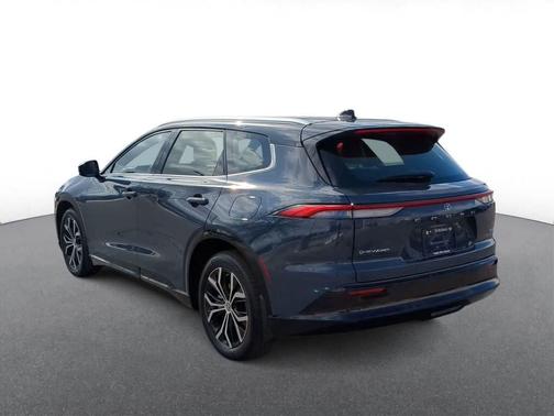 2025 Toyota Crown Signia XLE