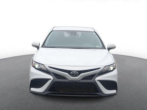Ice Edge 2022 Toyota Camry SE