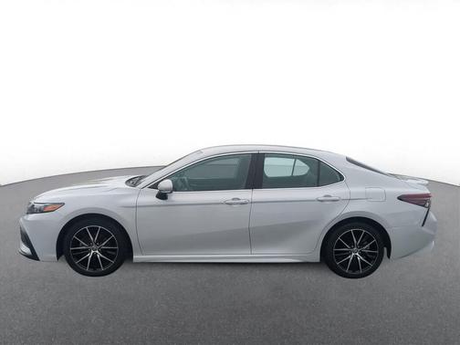 Ice Edge 2022 Toyota Camry SE