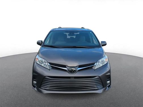 2018 Toyota Sienna XLE