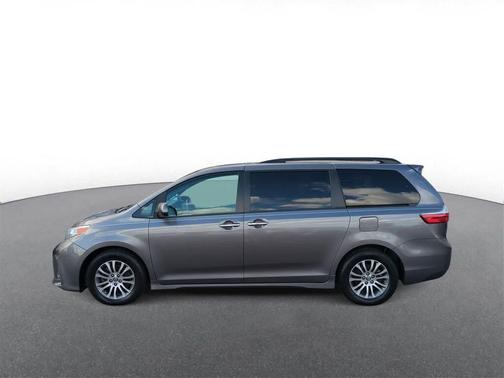 2018 Toyota Sienna XLE