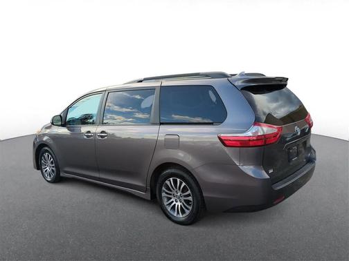 2018 Toyota Sienna XLE
