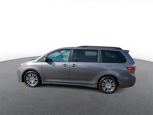 2018 Toyota Sienna XLE