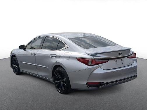 2023 Lexus ES 300h F SPORT Handling