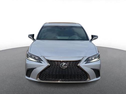 2023 Lexus ES 300h F SPORT Handling