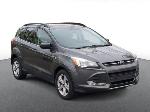 Magnetic 2016 Ford Escape SE