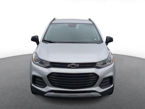Silver Ice Metallic 2020 Chevrolet Trax LT