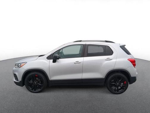 Silver Ice Metallic 2020 Chevrolet Trax LT