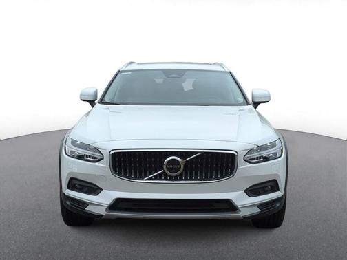 Crystal White Metallic 2023 Volvo V90 Cross Country B6 Ultimate