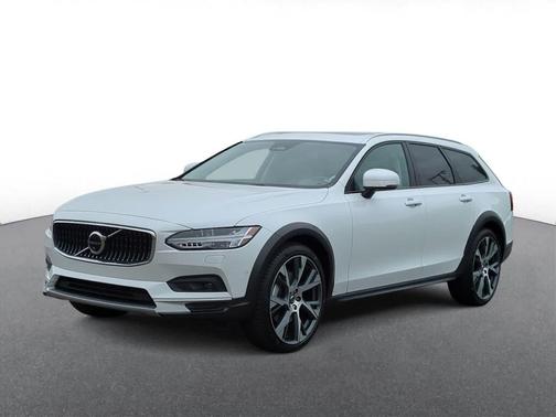 Crystal White Metallic 2023 Volvo V90 Cross Country B6 Ultimate