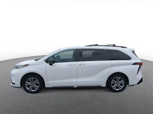 2023 Toyota Sienna XSE 7 Passenger