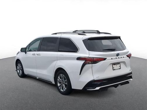 2023 Toyota Sienna XSE 7 Passenger