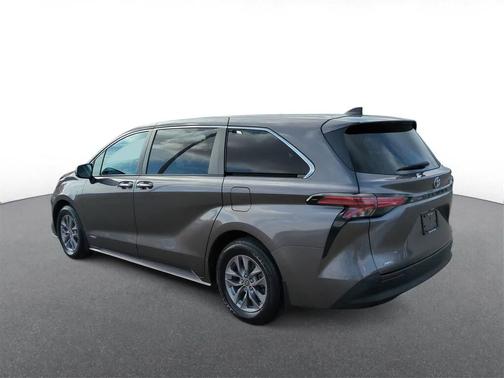 2021 Toyota Sienna XLE 7 Passenger