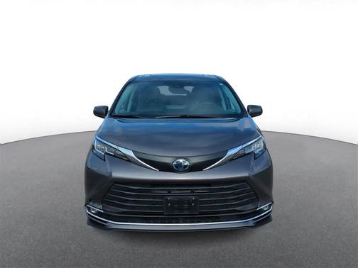 2021 Toyota Sienna XLE 7 Passenger