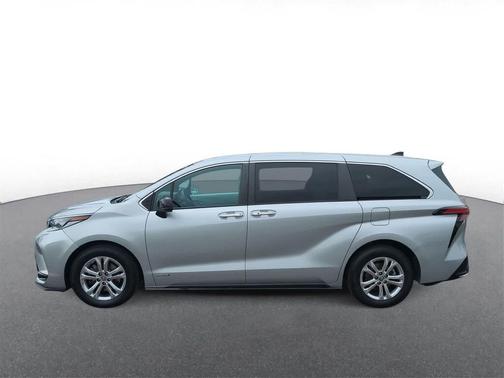 2021 Toyota Sienna XSE 7 Passenger