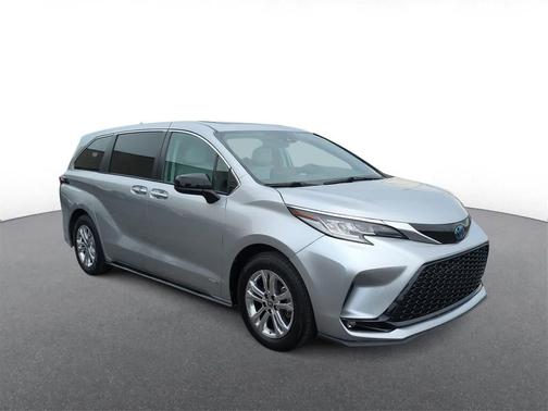 2021 Toyota Sienna XSE 7 Passenger