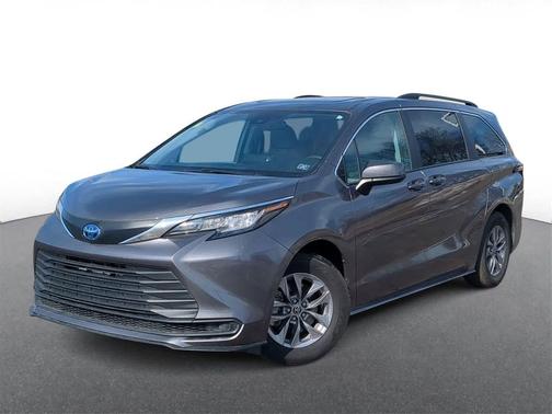 2022 Toyota Sienna LE