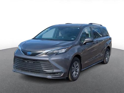 2022 Toyota Sienna LE