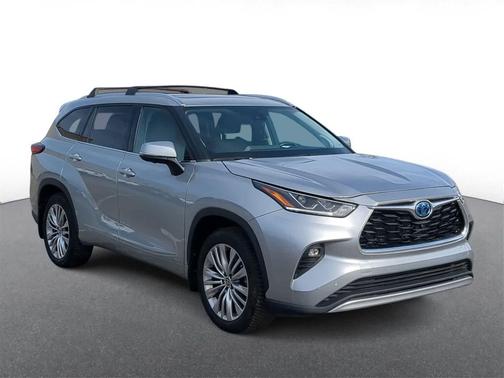 2023 Toyota Highlander Hybrid Platinum