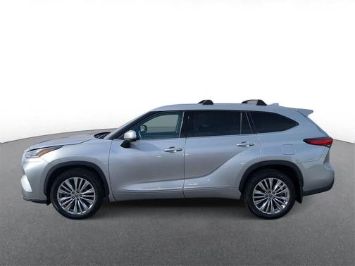 2023 Toyota Highlander Hybrid Platinum