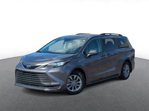 2023 Toyota Sienna LE