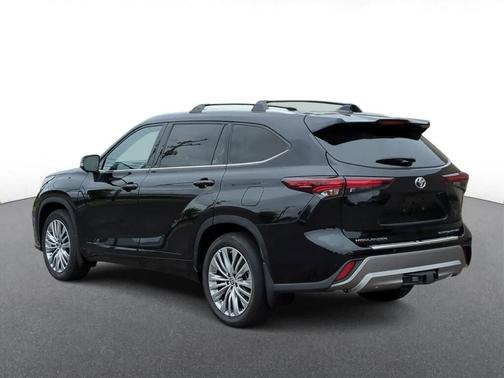 Midnight Black Metallic 2024 Toyota Highlander Platinum