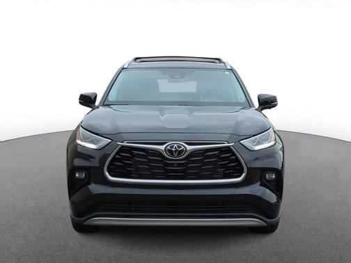 Midnight Black Metallic 2024 Toyota Highlander Platinum