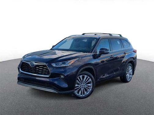 2022 Toyota Highlander Hybrid Platinum