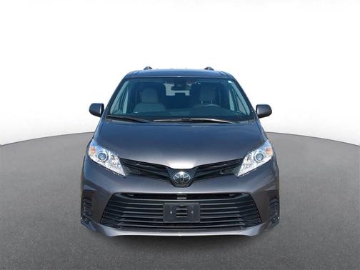 2020 Toyota Sienna SE