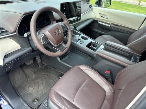 2023 Toyota Sienna Platinum 7 Passenger