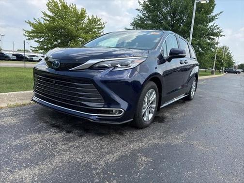 2023 Toyota Sienna Platinum 7 Passenger