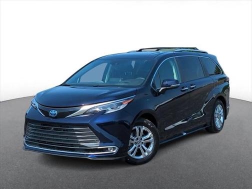 2023 Toyota Sienna Platinum 7 Passenger
