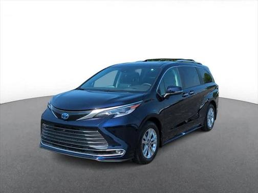2023 Toyota Sienna Platinum 7 Passenger