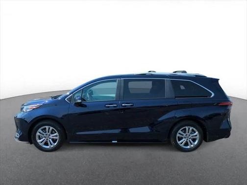 2023 Toyota Sienna Platinum 7 Passenger