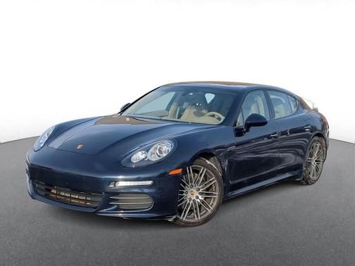 2015 Porsche Panamera 4