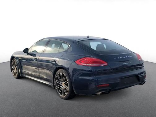 2015 Porsche Panamera 4