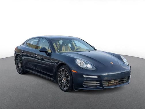 2015 Porsche Panamera 4