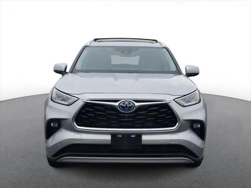 2023 Toyota Highlander Hybrid Platinum