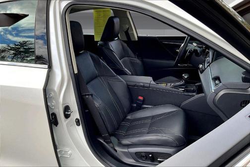 2025 Lexus ES 300h Luxury